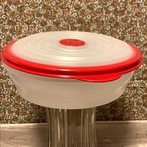 Tupperware stuffables storage bowl